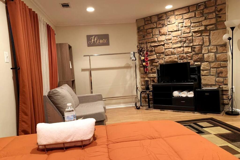 Modern Comfort Stays Alexandria Exterior photo
