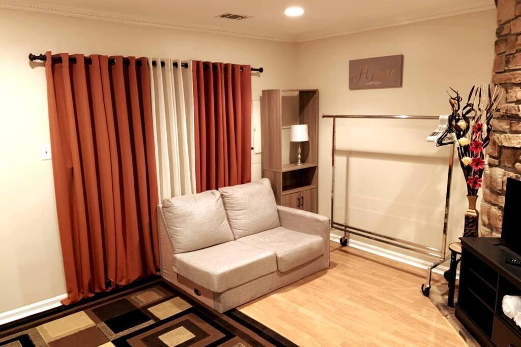 Modern Comfort Stays Alexandria Exterior photo